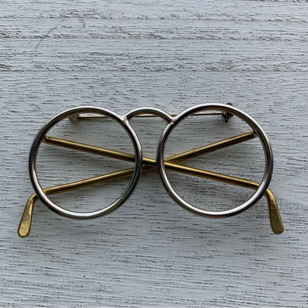 Eyeglass Lapel Pin Which Looks Like Eyeglasses - Picture 2 of 8